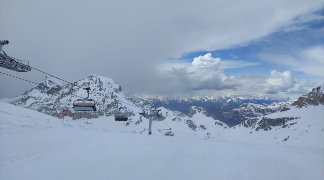 '.In Valle d'Aosta si scia fino al 5 Maggio. Il fatturato della stagione 2023/24 in Valle supera i 112 Milioni!.'